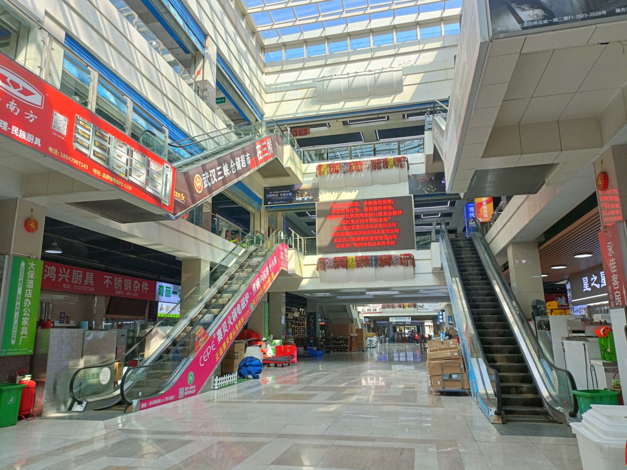 經(jīng)緯智行政務(wù)實(shí)習(xí)隊赴商品交易中心開展專題調(diào)研活動